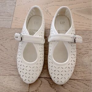 GAP Kids White Mary Jane Flats - Size 1